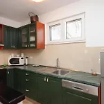 Prizba 9178 Vikendica *